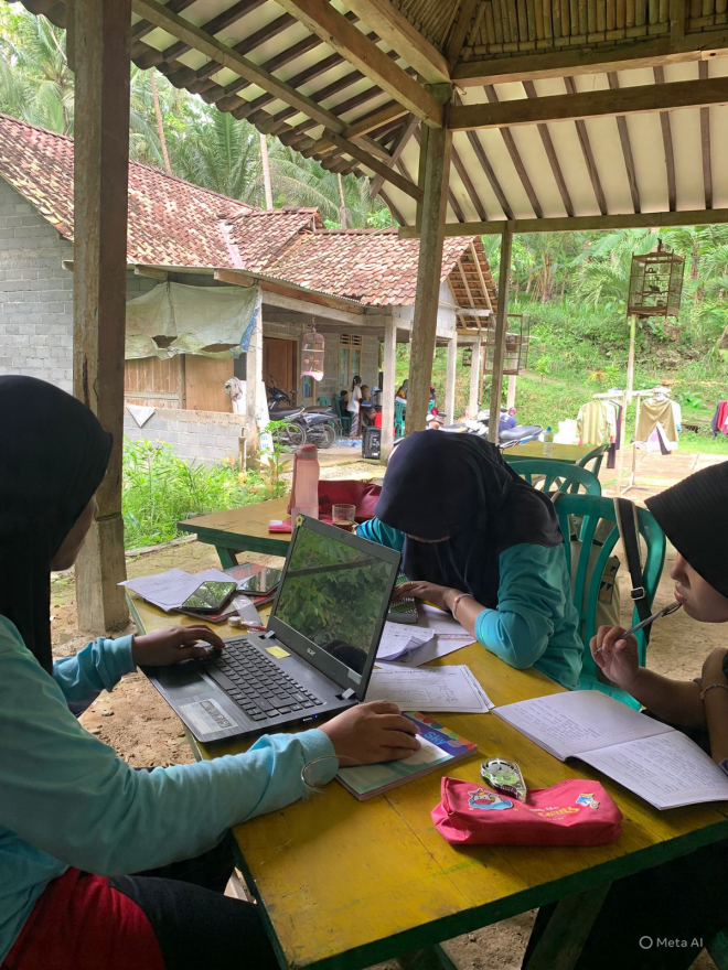 Pemuda dan Karang Taruna Anjir Aktif dalam Program Bank Sampah Berkah Gumregah